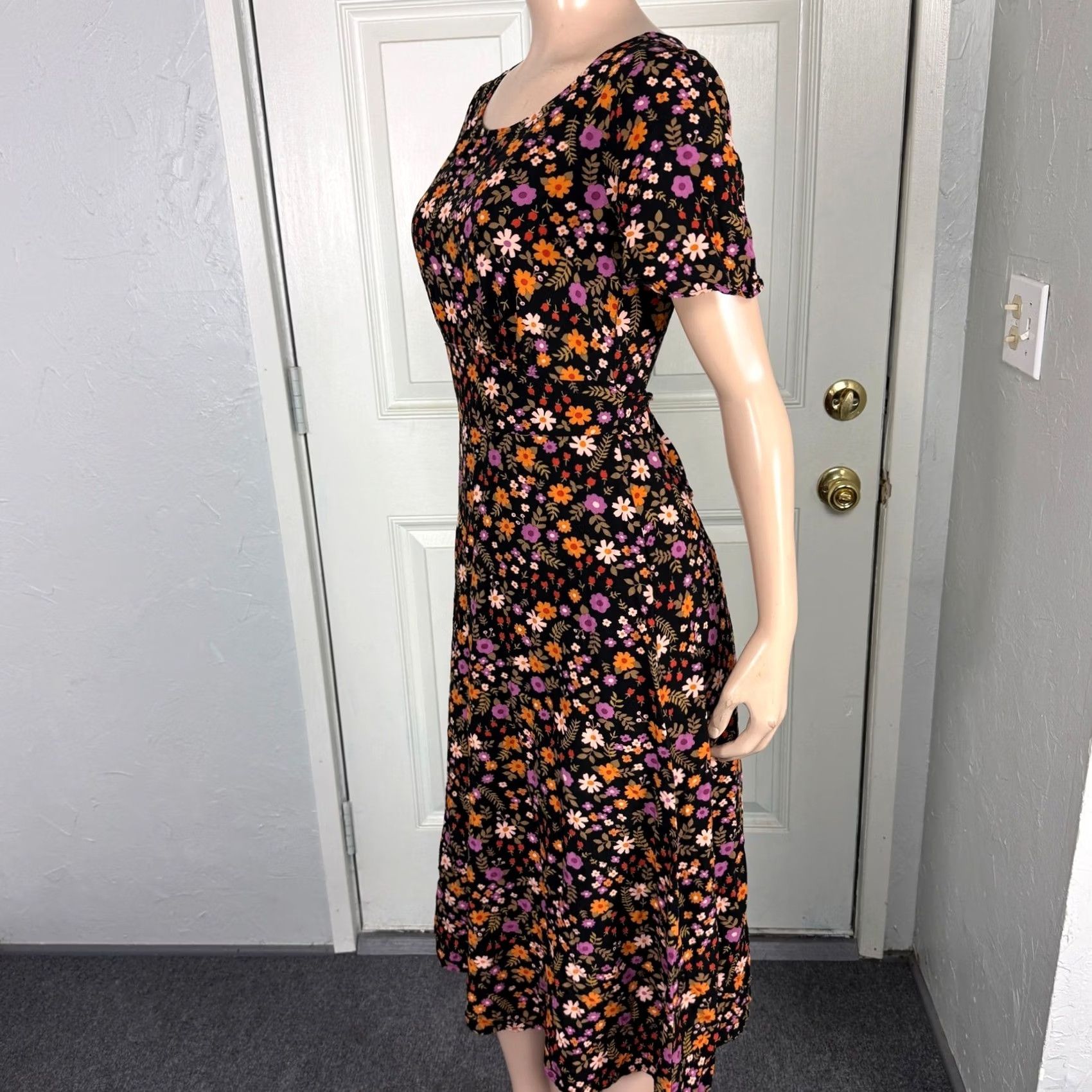 Vintage ModCloth Princess Highway Women's Dress 6 Floral Short Sleeve Rayon Tie Midi Dress Black, Scoop Neck, 3/4 Sleeve, Vintage? No, Casual, Midi, F29 Size 28" / US 6 / IT 42 - 3 Thumbnail