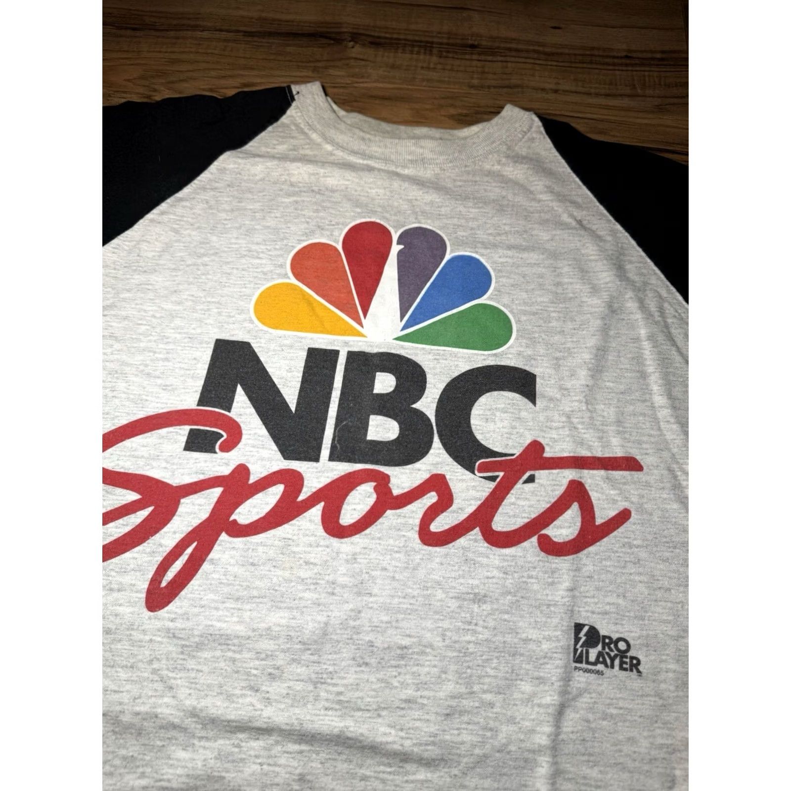 Pro Player VINTAGE 90s Pro Player NBC Sports Pro Player Gray Jersey Style T-Shirt XL NFL NBA Mens Short Sleeve Jersey Style T-Shirt Gray XL Men’s Shirt Size US XL / EU 56 / 4 - 2 Thumbnail