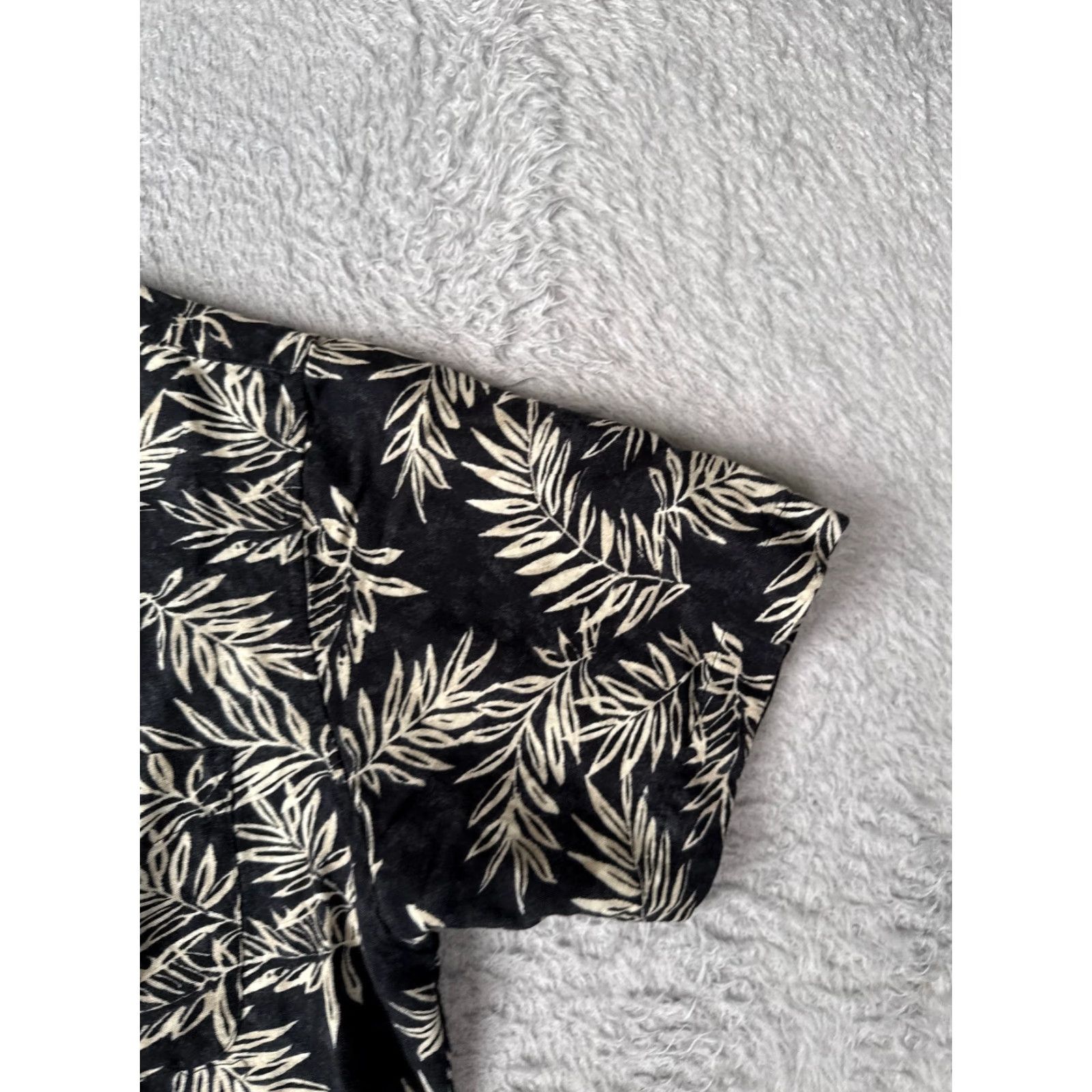Vintage VINTAGE G.H. Bass Shirt Men Medium Black Floral Leaf Button Up Hawaiian Linen Blend Pocket Size US M / EU 48-50 / 2 - 2 Thumbnail
