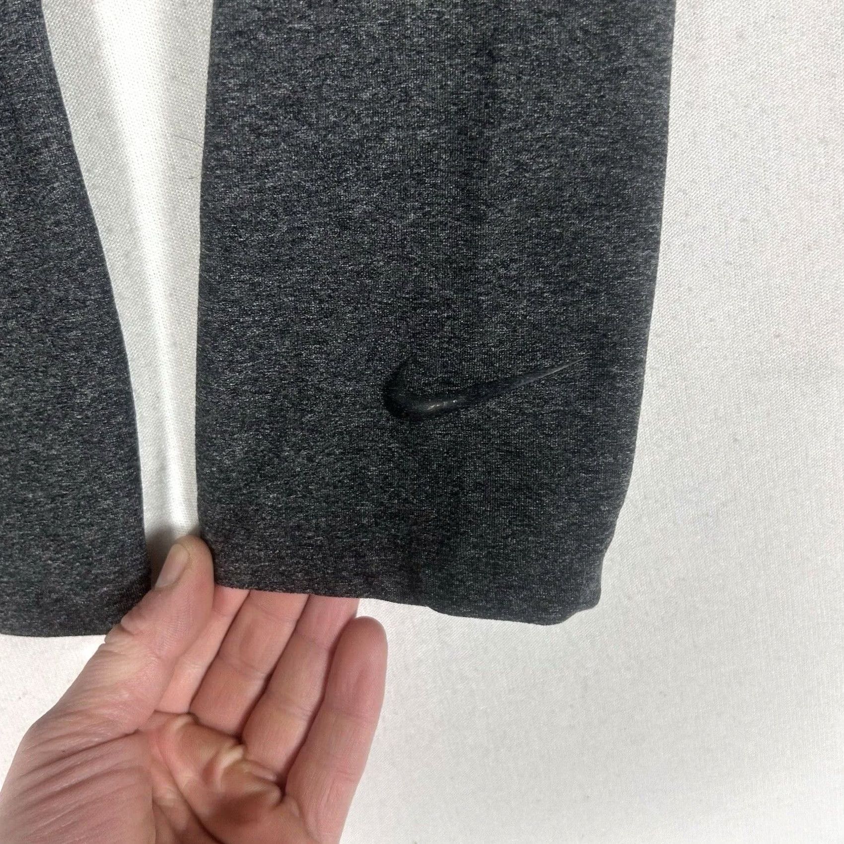 Nike Nike Dri-Fit Capri Leggings Womens Small Capri Gray 21 Inseam Activewear Athletic Size 28" / US 6 / IT 42 - 6 Thumbnail