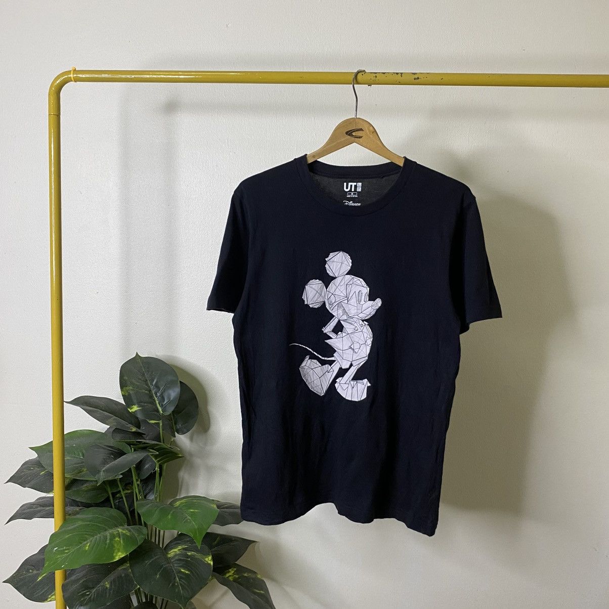 Mickey Mouse UNIQLO UT x Disney Mickey Mouse Polygon Collaboration Tshirt Size US S / EU 44-46 / 1 - 1 Thumbnail