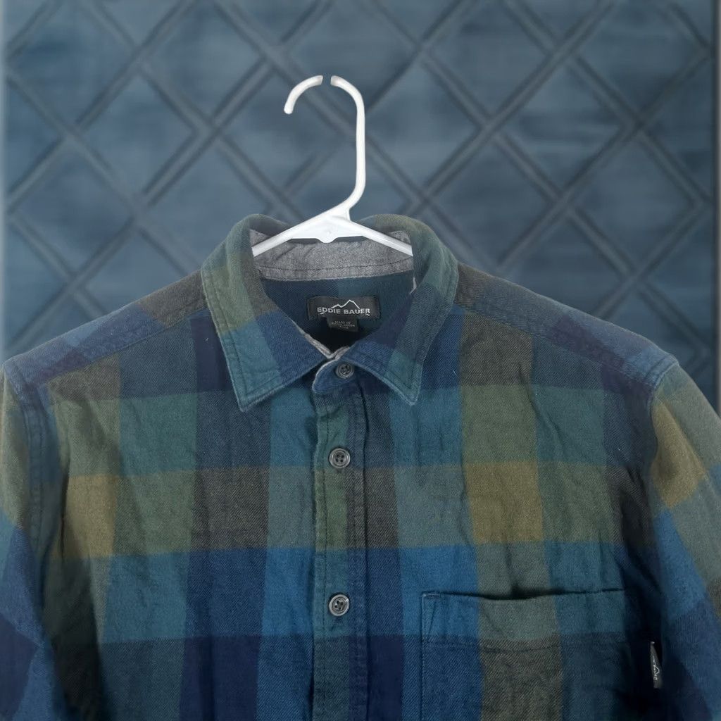 Eddie Bauer Eddie Bauer Button-Up Long Sleeve Shirt Mens Small Green Blue Plaid L/S Casual Travel Front Pocket Multicolor Cotton Flannel Relaxed Fit Men Size US S / EU 44-46 / 1 - 1 Thumbnail