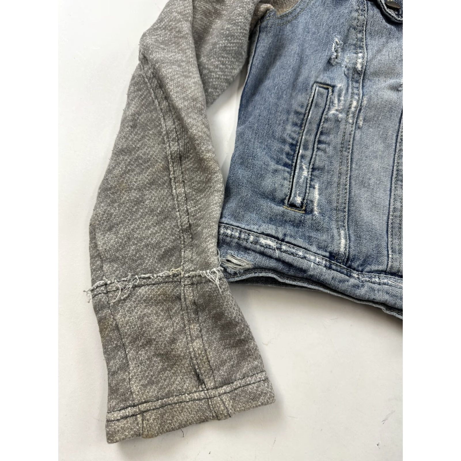 Free People VINTAGE Free People Jacket Womens S Blue Denim Gray Knit Sleeve Distressed Casual Size S / US 4 / IT 40 - 2 Thumbnail