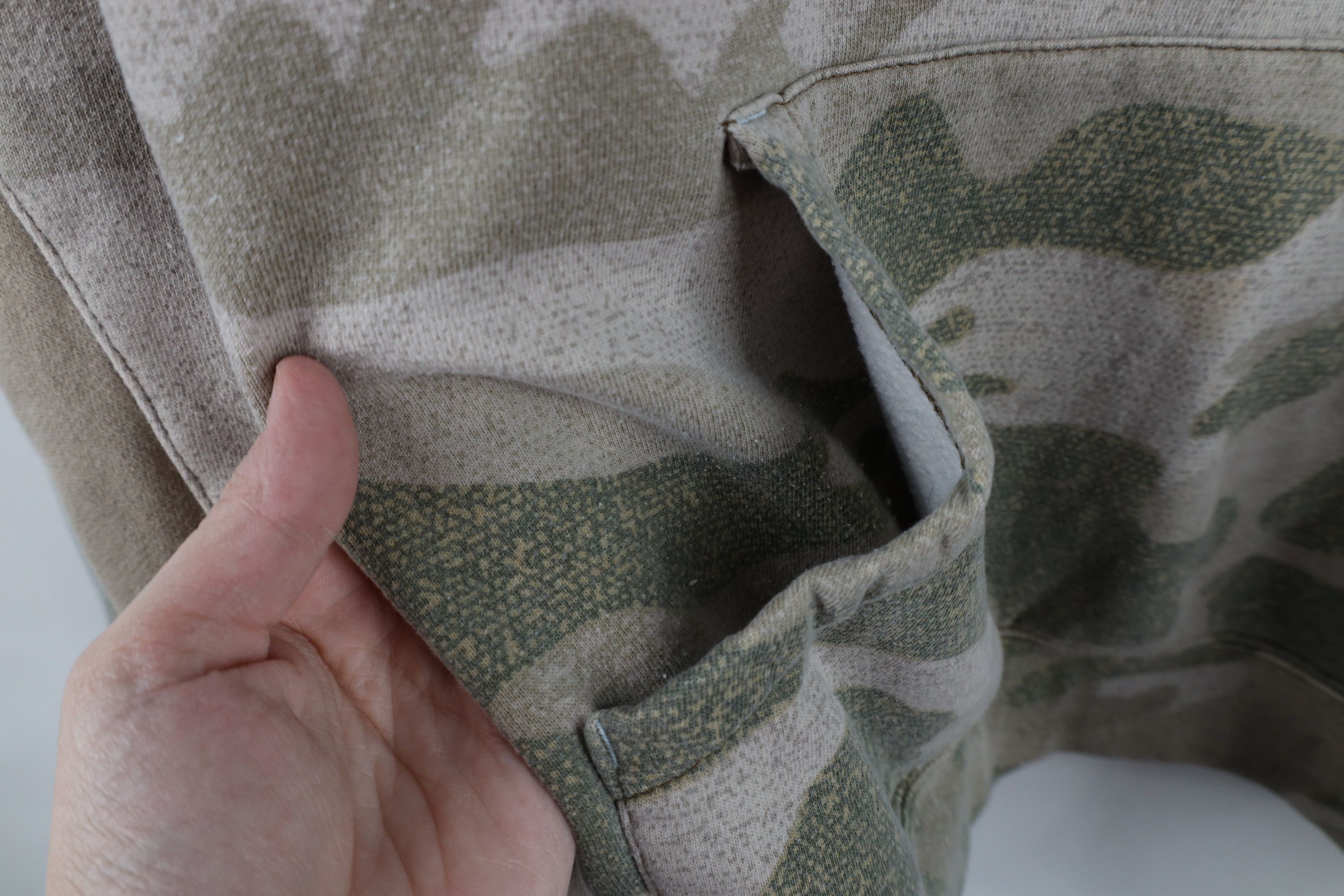 Cabelas × Vintage Vintage Y2K Cabelas Spell Out Camouflage Hoodie Sweatshirt Size XL / US 12-14 / IT 48-50 - 6 Thumbnail
