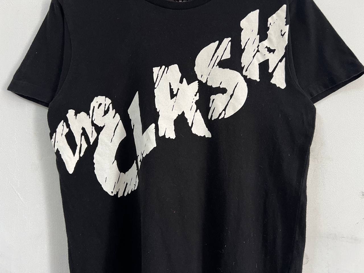Uniqlo The Clash Uniqlo UT Tee Size US S / EU 44-46 / 1 - 4 Thumbnail