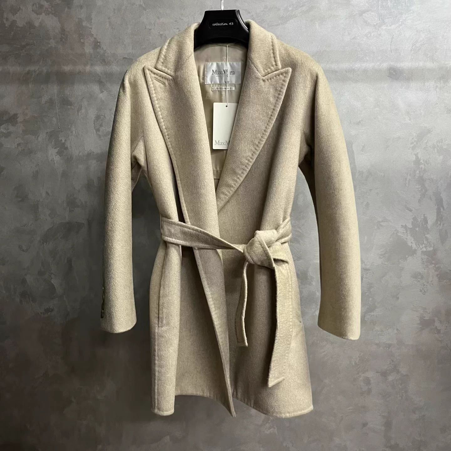 Max Mara Max Mara Sand Beige Solid Lapel Belted Coat 36 Size XS / US 0-2 / IT 36-38 - 1 Thumbnail