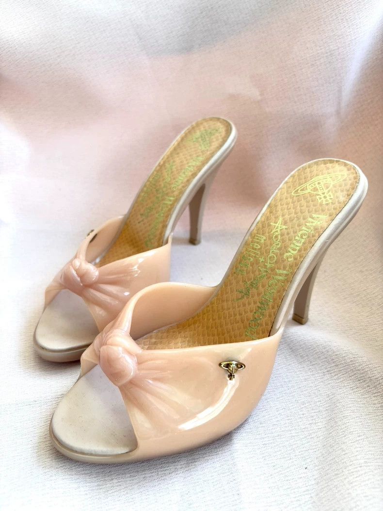 Vivienne Westwood Vivienne Westwood Pink bow heels Size US 6.5 / IT 36.5 - 1 Thumbnail