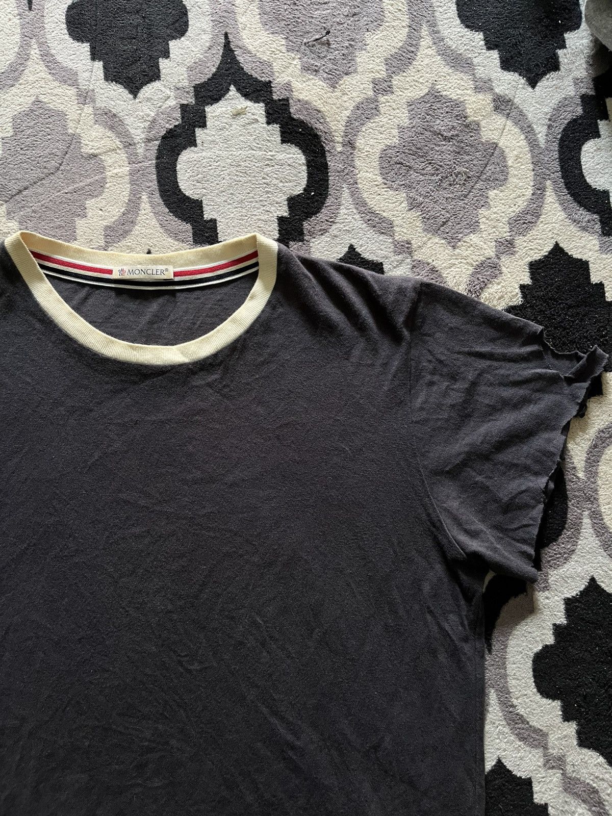 Moncler Maglia destroyed tshirt Size US S / EU 44-46 / 1 - 3 Thumbnail