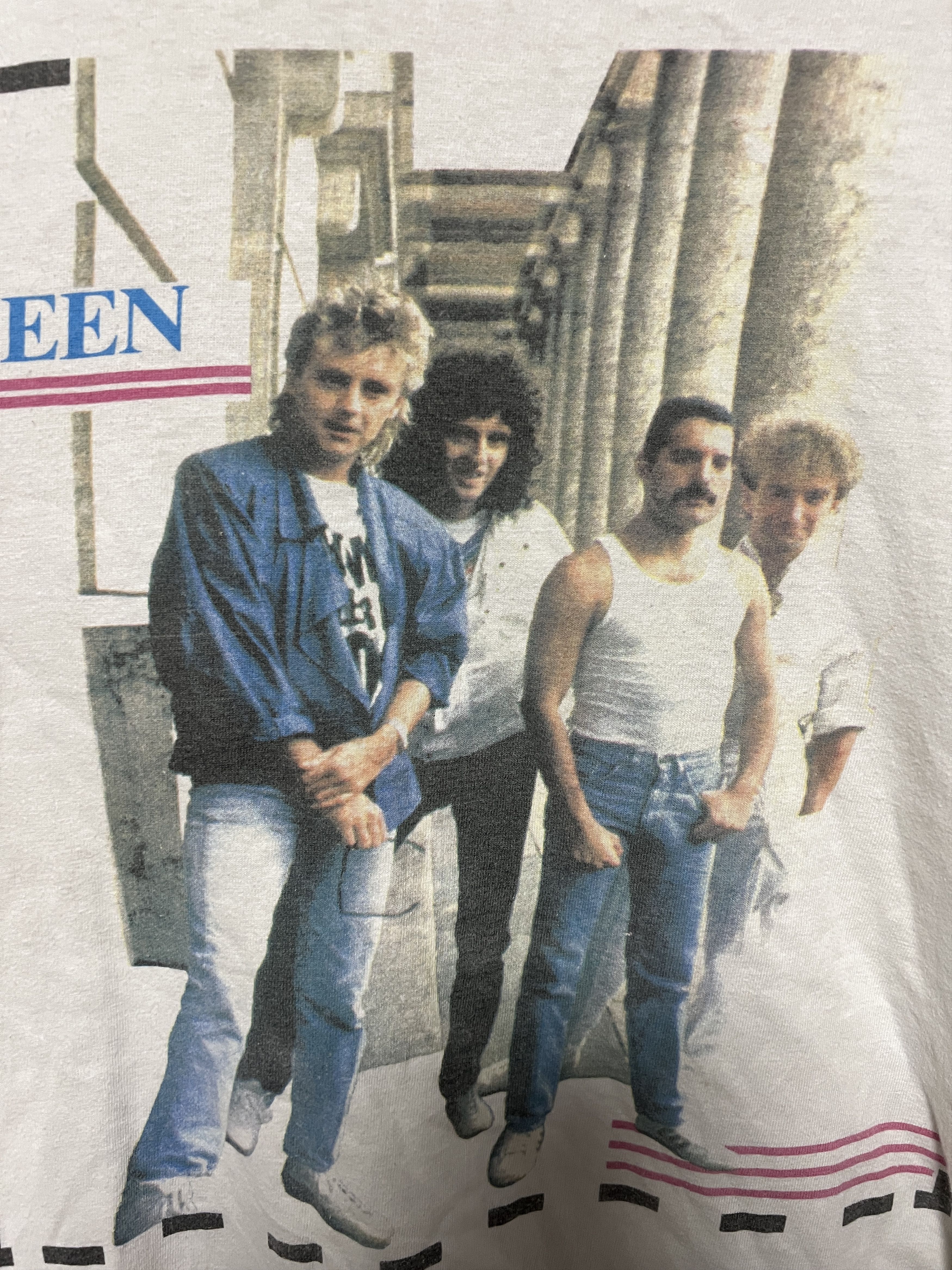 Band Tees Vintage 80s Queen Rare Rock Band T-shirt Size US L / EU 52-54 / 3 - 7 Thumbnail