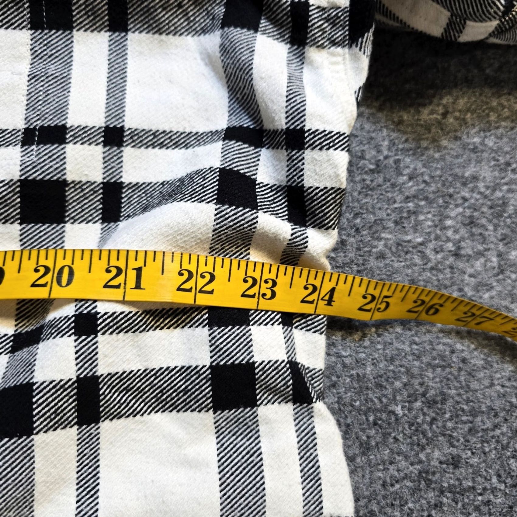 Vintage Duluth Shirt Womens 2XL Plaid Flannel Long Sleeve Button-Up Casual White Black Pockets Classic Outdoor Mens (adjust if gender) Size XXL / US 16-18 / IT 52-54 - 7 Thumbnail
