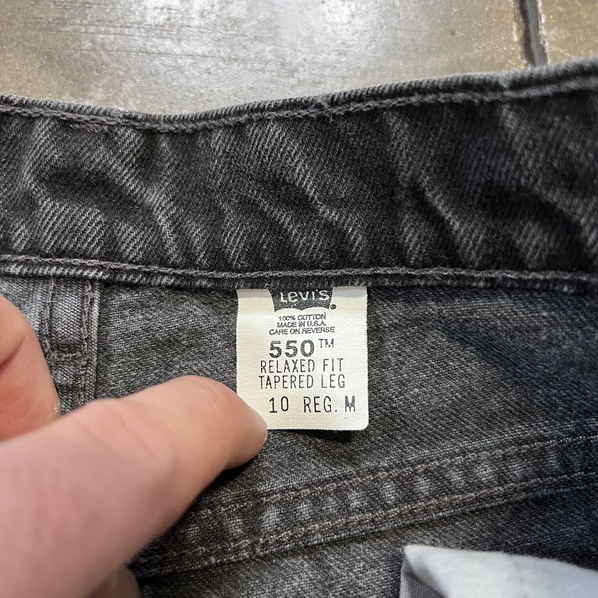 Levi's × Vintage Vintage 90s Levi’s Denim Shorts Cut Off 550 Black Faded Size 28" / US 6 / IT 42 - 8 Thumbnail