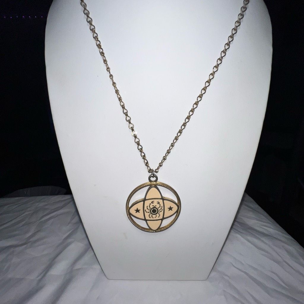 Vintage Vintage Groovy Astrological Sign Cancer Medallion on Chain Size ONE SIZE - 2 Thumbnail