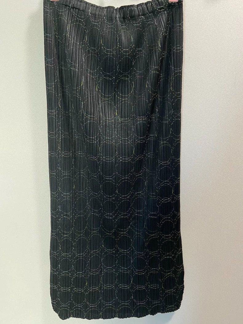 Issey Miyake Issey Miyake size:2 Colorful embroidered circle skirt Size 22" - 3 Thumbnail