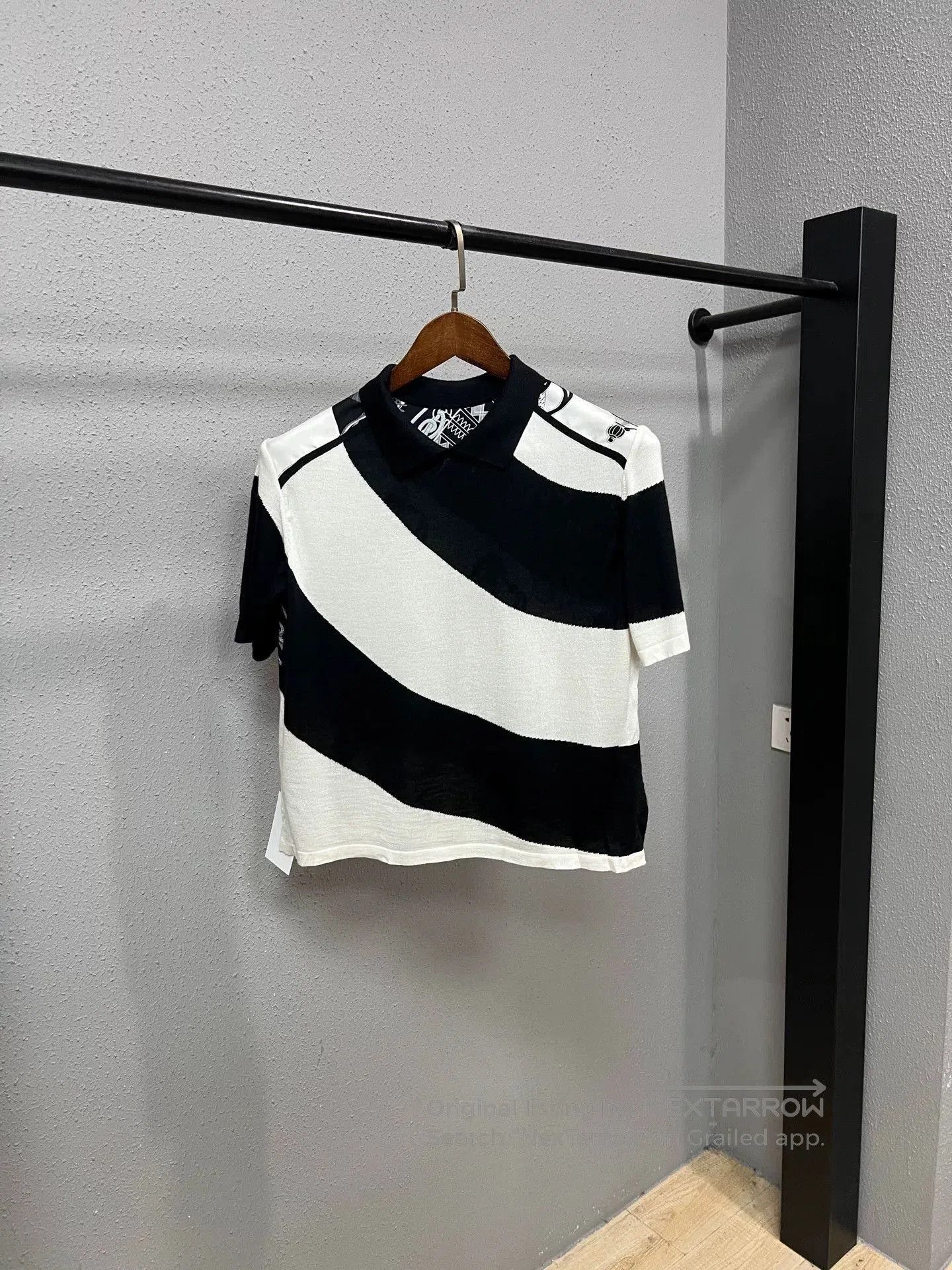 hermes black and white silk short sleeve.