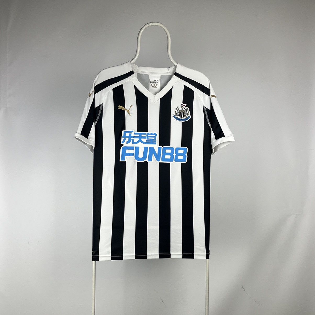Puma Puma Newcastle united home jersey 2018/19 size XLarge Size US XL / EU 56 / 4 - 1 Thumbnail