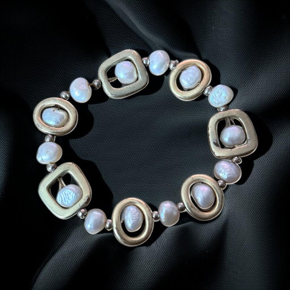 Other Brushed gold tone geometric pearl stretch bracelet Size ONE SIZE - 1 Thumbnail
