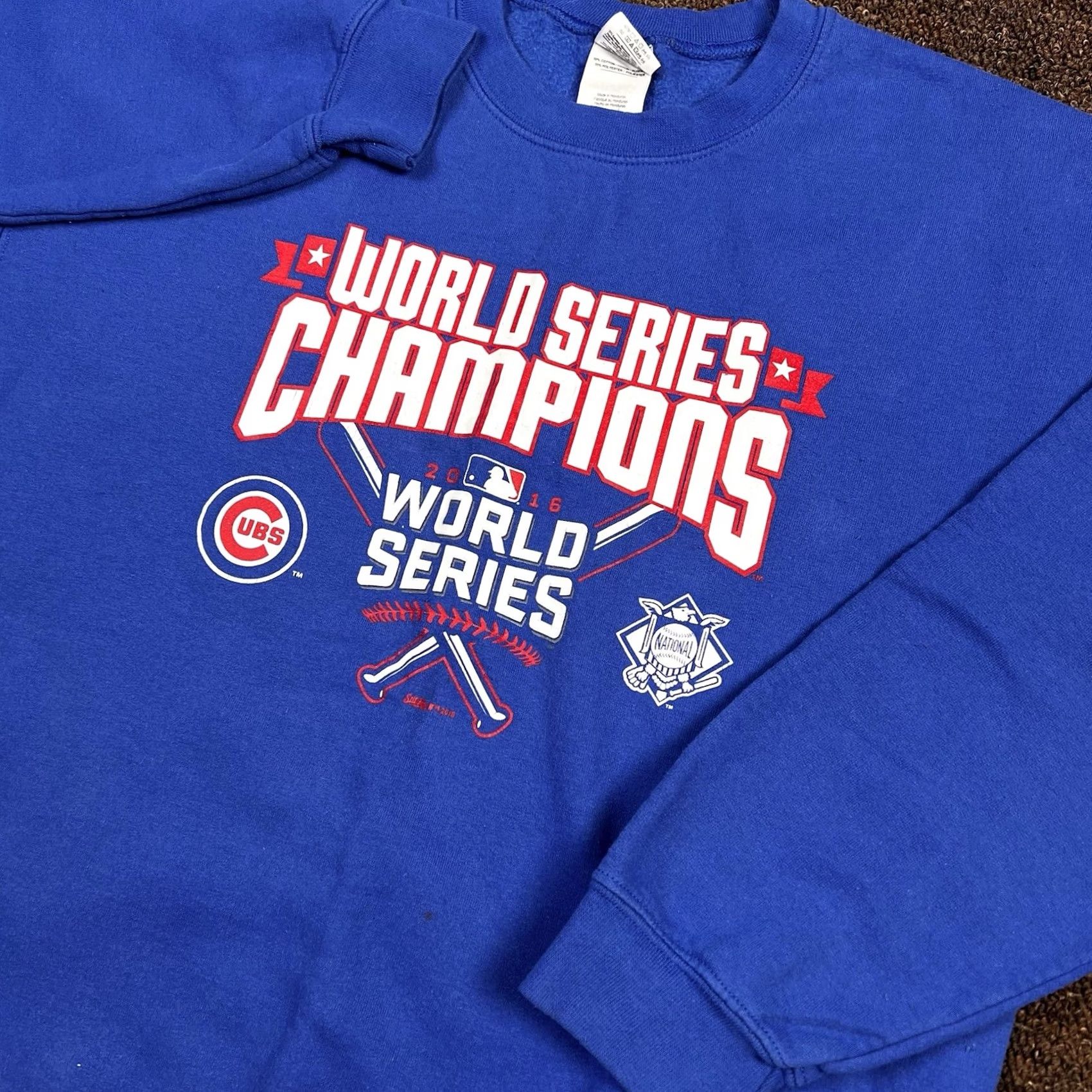 Gildan VINTAGE Chicago Cubs 2016 World Series Champion Baseball Crewneck Sweatshirt Mens M Blue Graphic Print Sweatshirt Size US M / EU 48-50 / 2 - 4 Thumbnail
