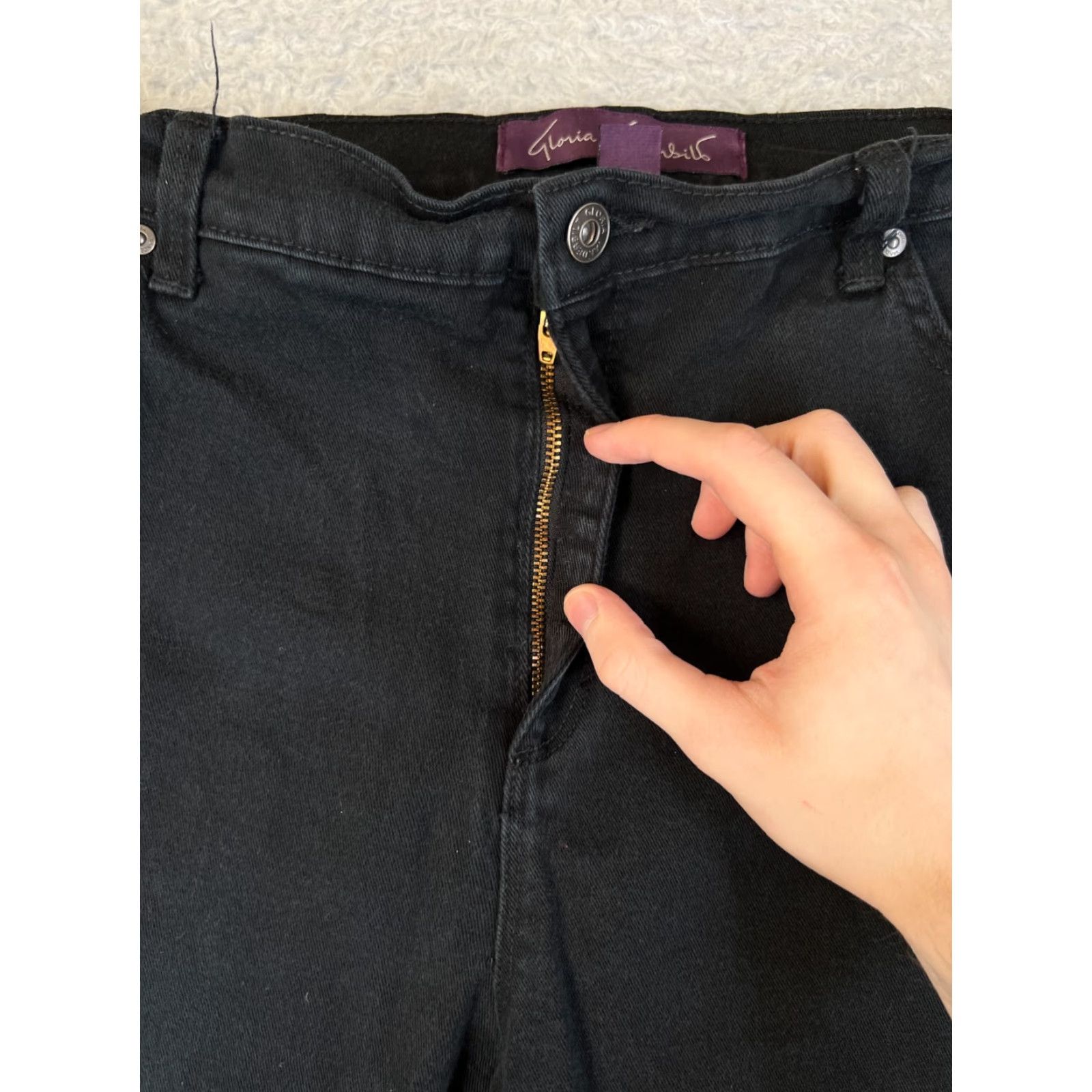 Gloria Vanderbilt Gloria Vanderbilt Jeans Women 18 Black Straight Leg 28L 35W Cotton Blend 5-Pocket Zipper Button Logo Denim Modern Calf Length Mens? Wait. Size 40" / US 18 - 7 Thumbnail
