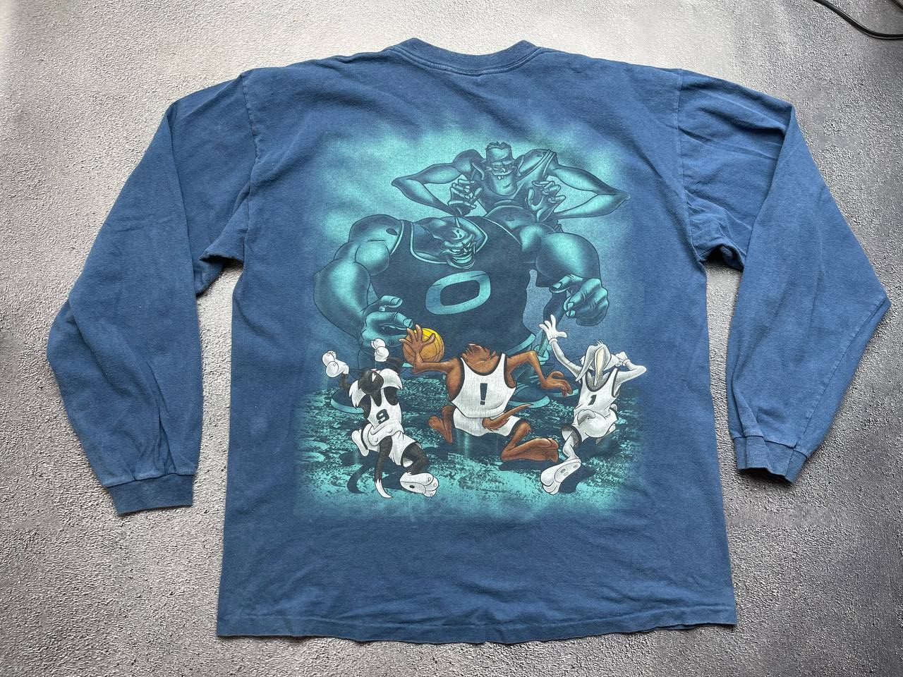 Vintage 1996 space jam long sleeve tee Taz shirt Size US L / EU 52-54 / 3 - 2 Thumbnail