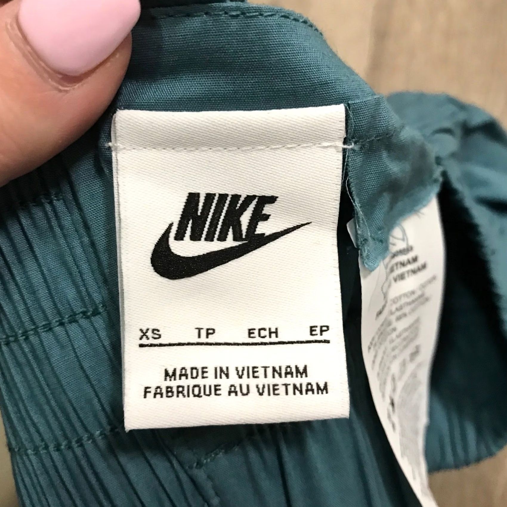 Nike VINTAGE Nike Sportswear Poplin Cropped Tank Top Teal Smocked XS HM6973 Size XS / US 0-2 / IT 36-38 - 3 Thumbnail