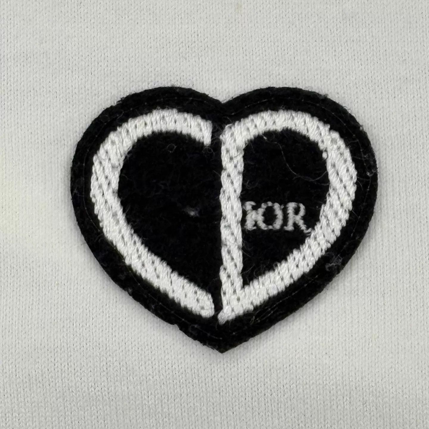 Dior DIOR Heart Embroidered V-Day Limited Tee M New Size US M / EU 48-50 / 2 - 7 Thumbnail