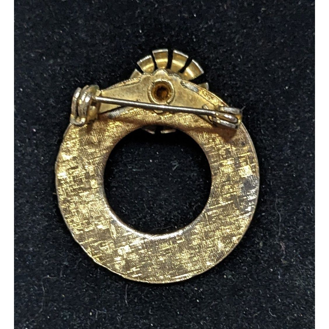 Other Vintage Elegant Textured Gold Tone Open Circle Brooch With R Size ONE SIZE - 2 Thumbnail