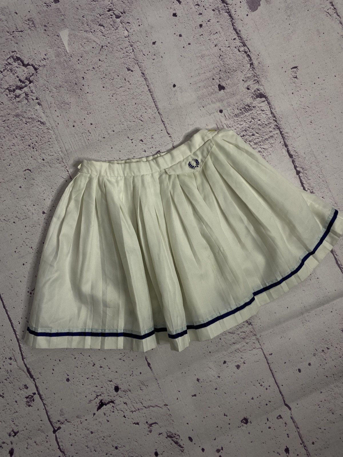 Fred Perry Womens vintage Fred Perry Skirt streetwear Size 26 Size 26" / US 2 / IT 38 - 1 Thumbnail