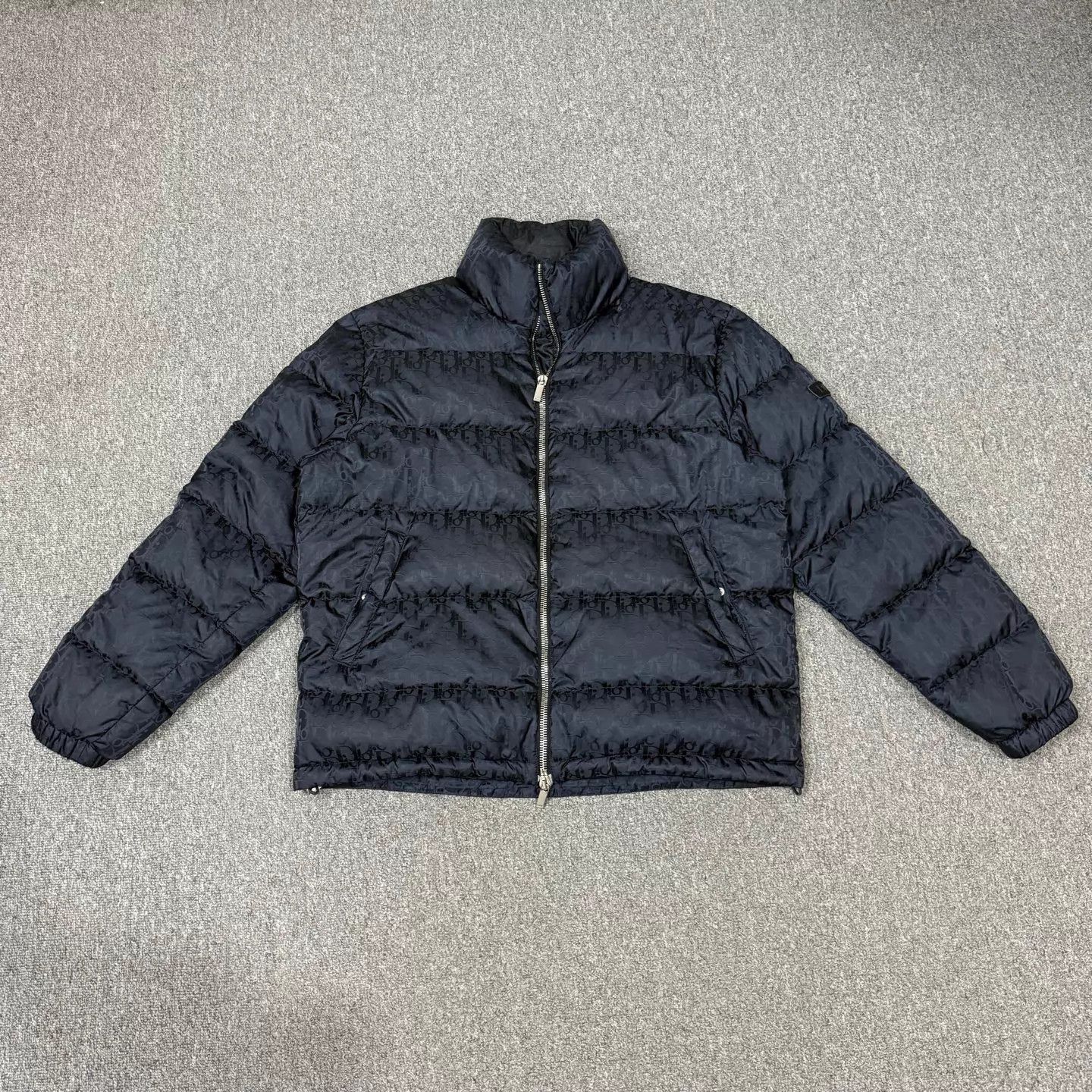 Dior Dior monogram allover logo puffer jacket 52 mint Size US L / EU 52-54 / 3 - 1 Thumbnail