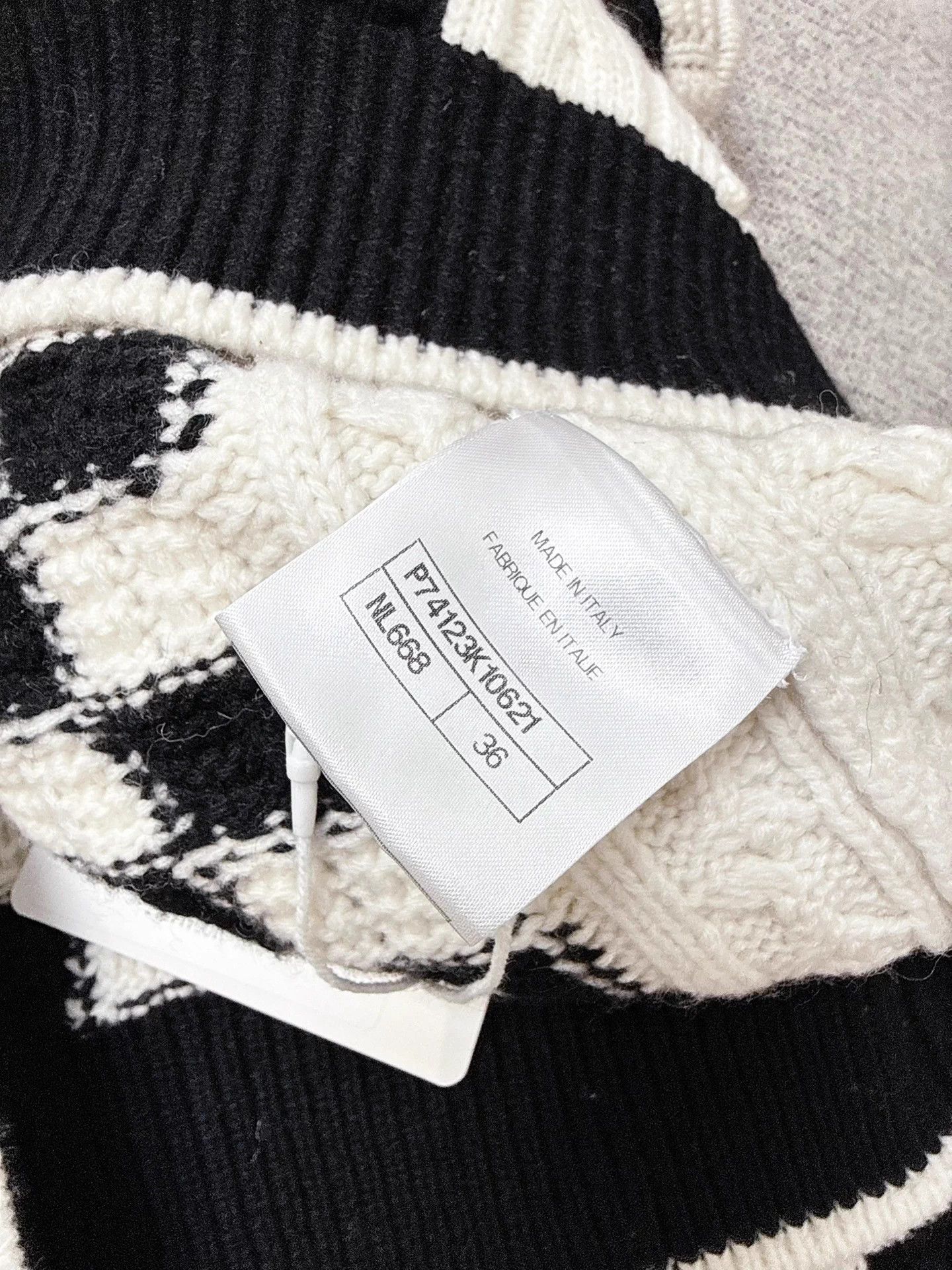 Chanel Chanel 23C B&W V-neck Mosaic Racing Check Pullover 36 Size XS / US 0-2 / IT 36-38 - 5 Thumbnail