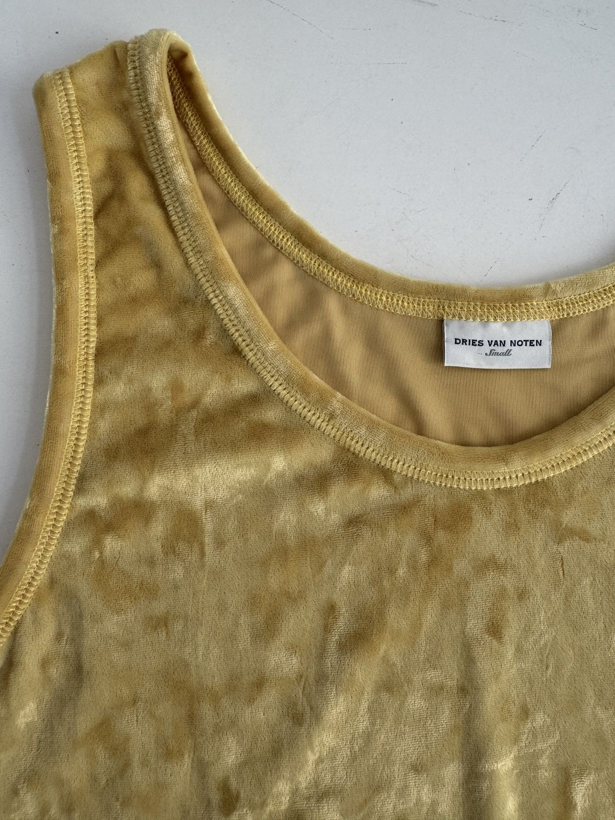 Dries Van Noten DRIES VAN NOTEN Size S Yellow Velour Scoop Neck Casual Top Size US S / EU 44-46 / 1 - 5 Thumbnail
