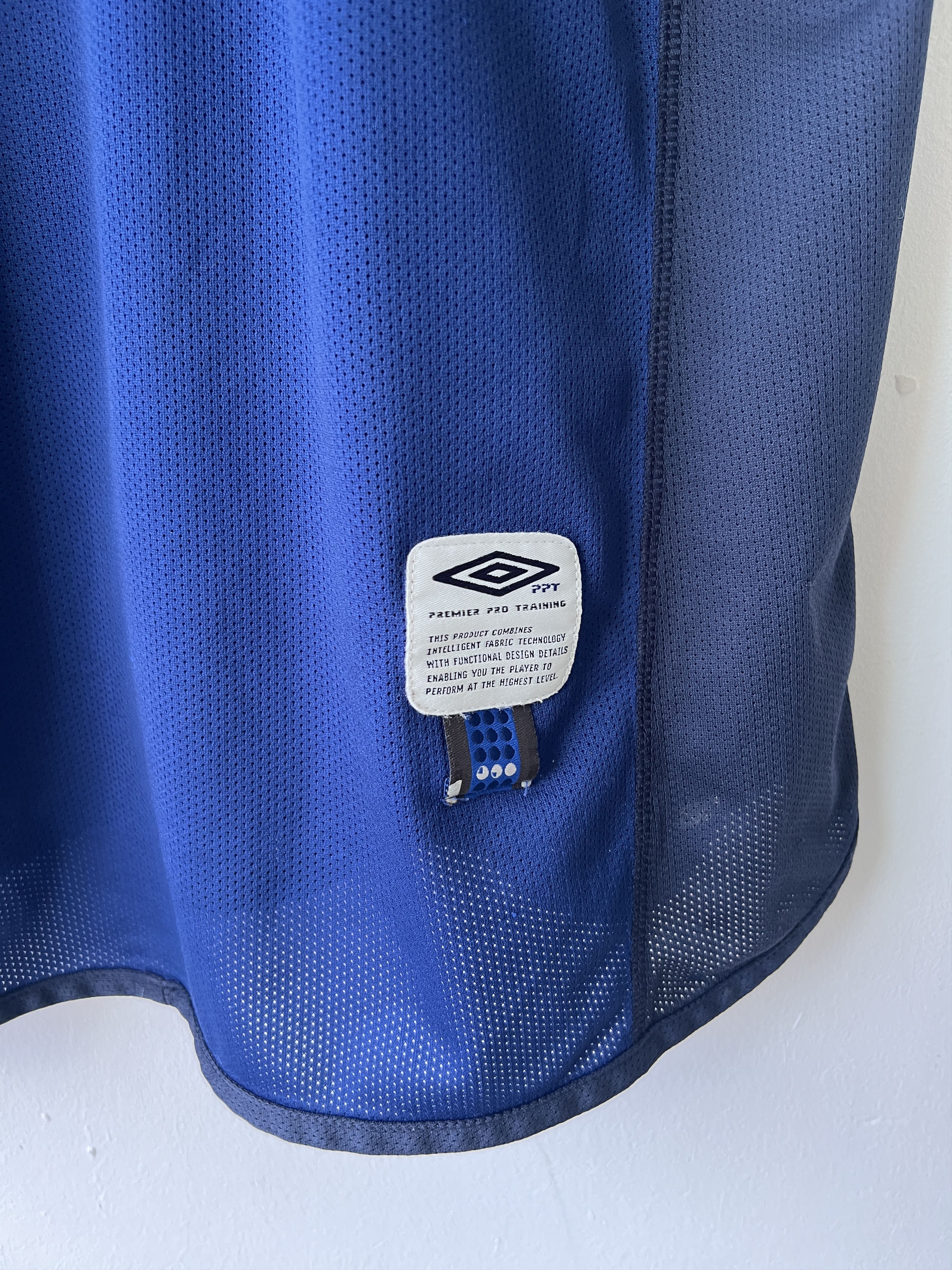 Umbro (L) Chelsea 2003-04 Training Kit Size US L / EU 52-54 / 3 - 8 Thumbnail