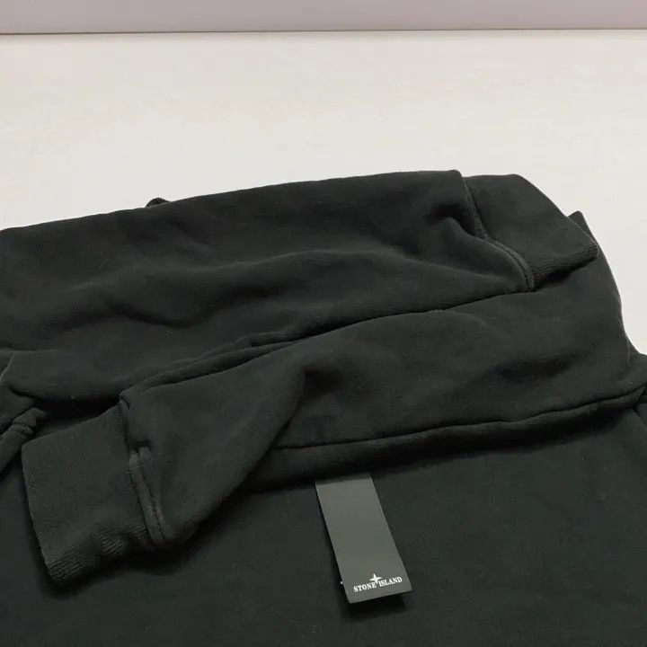 Other Stone Island Black Crew Neck Sweatshirt for Kids -2506 Size US S / EU 44-46 / 1 - 5 Thumbnail