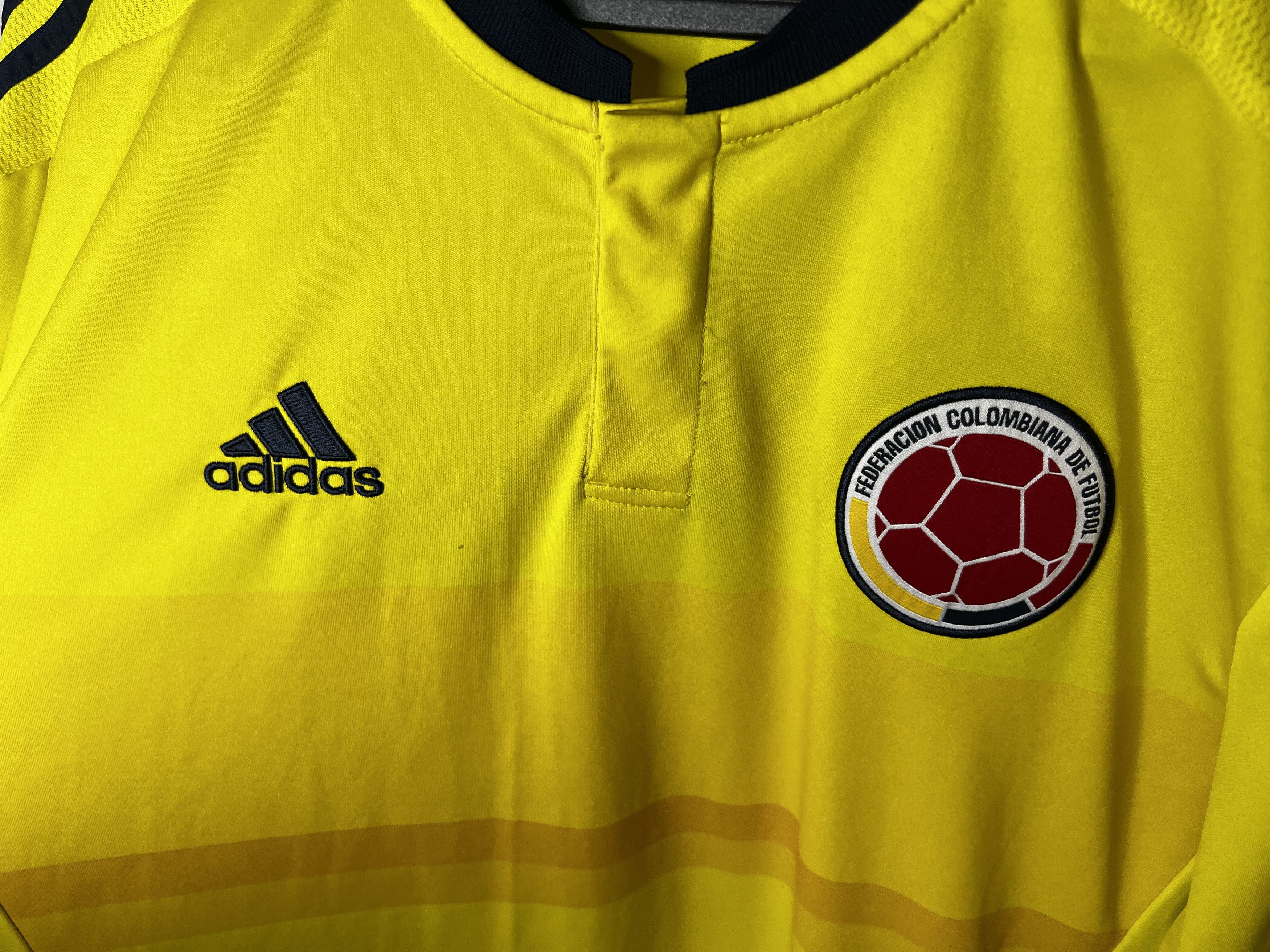 Adidas COLOMBIA TEAM 2015 2017 HOME FOOTBALL SHIRT SOCCER JERSEY Size US L / EU 52-54 / 3 - 3 Thumbnail