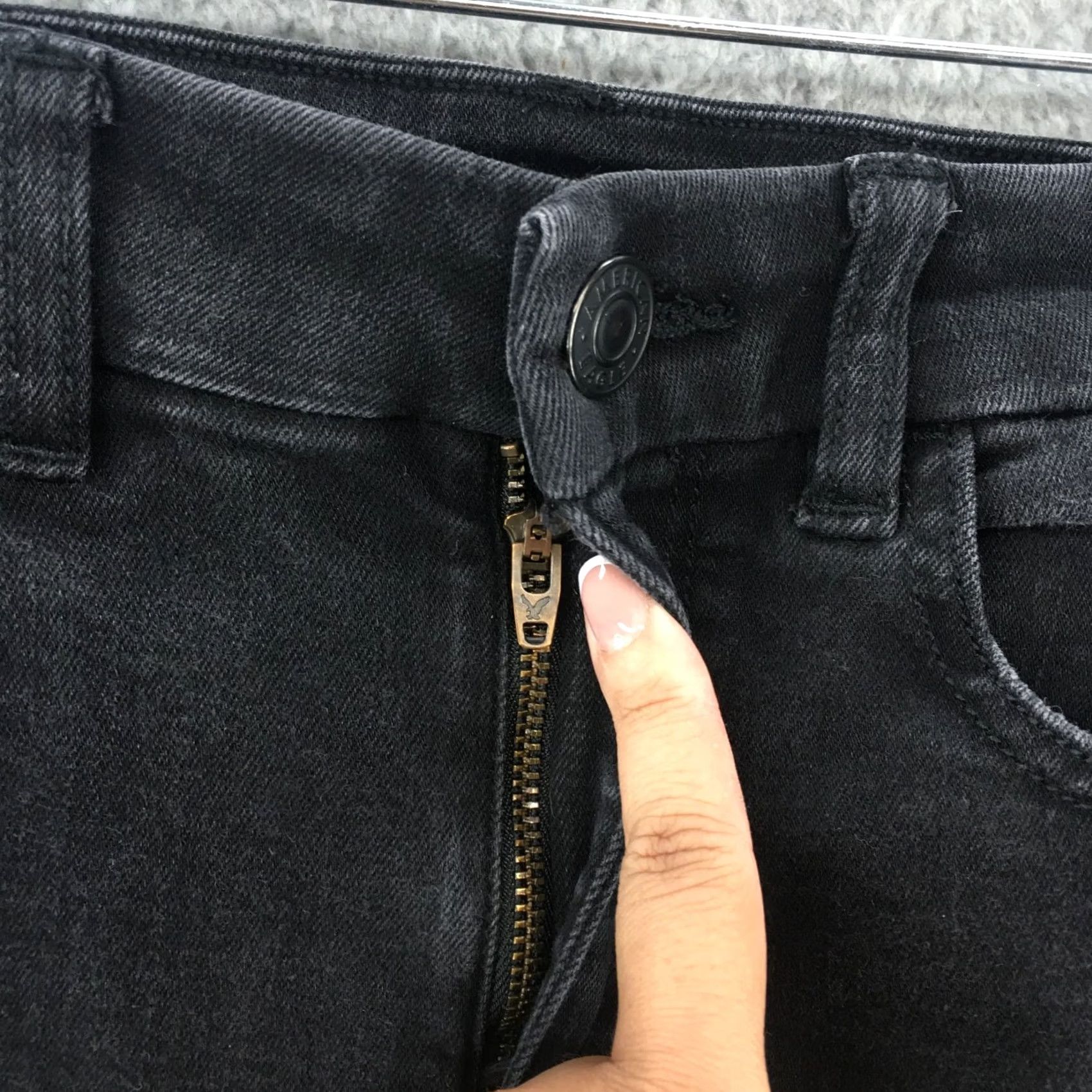 American Eagle Outfitters American Eagle Outfitters Next Level Stretch Skinny Jeans Womens 6 Black Denim Mid Rise Zip Jeans Womens Black Denim Mid Rise Zip Size 28" / US 6 / IT 42 - 6 Thumbnail