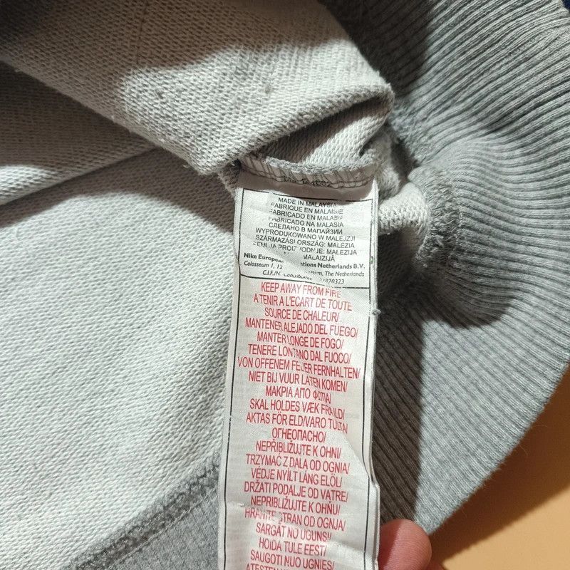 Nike Vintage Y2K NIKE Big Center Swoosh Grey Blue Sweatshirt M Size US M / EU 48-50 / 2 - 17 Thumbnail
