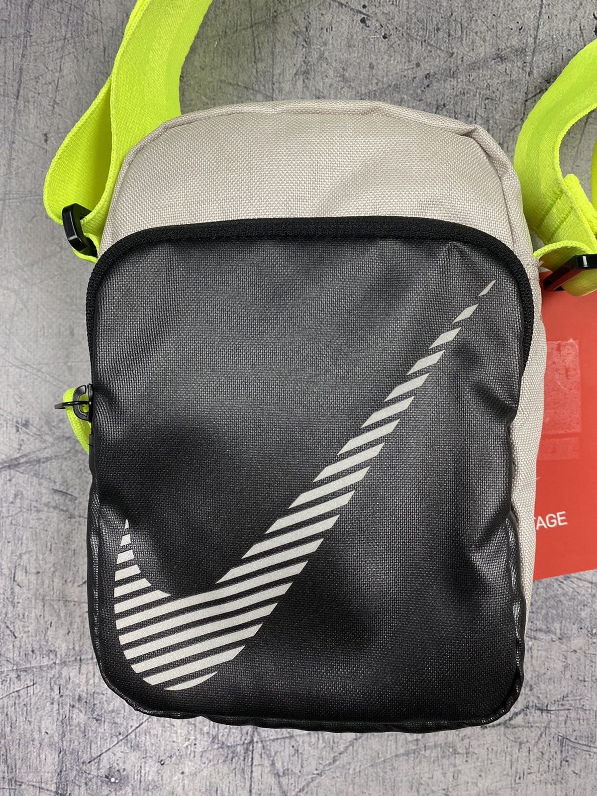 Nike Nike Sportwear Essentials Crossbody Drill Bag (1L) Size ONE SIZE - 6 Thumbnail