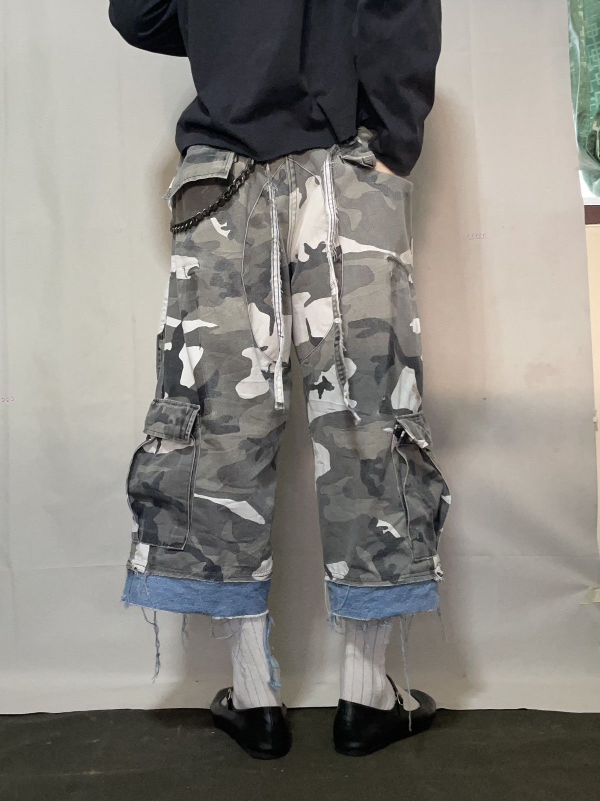 Other Reworked Snow Camo Shorts Size US 35 - 6 Thumbnail