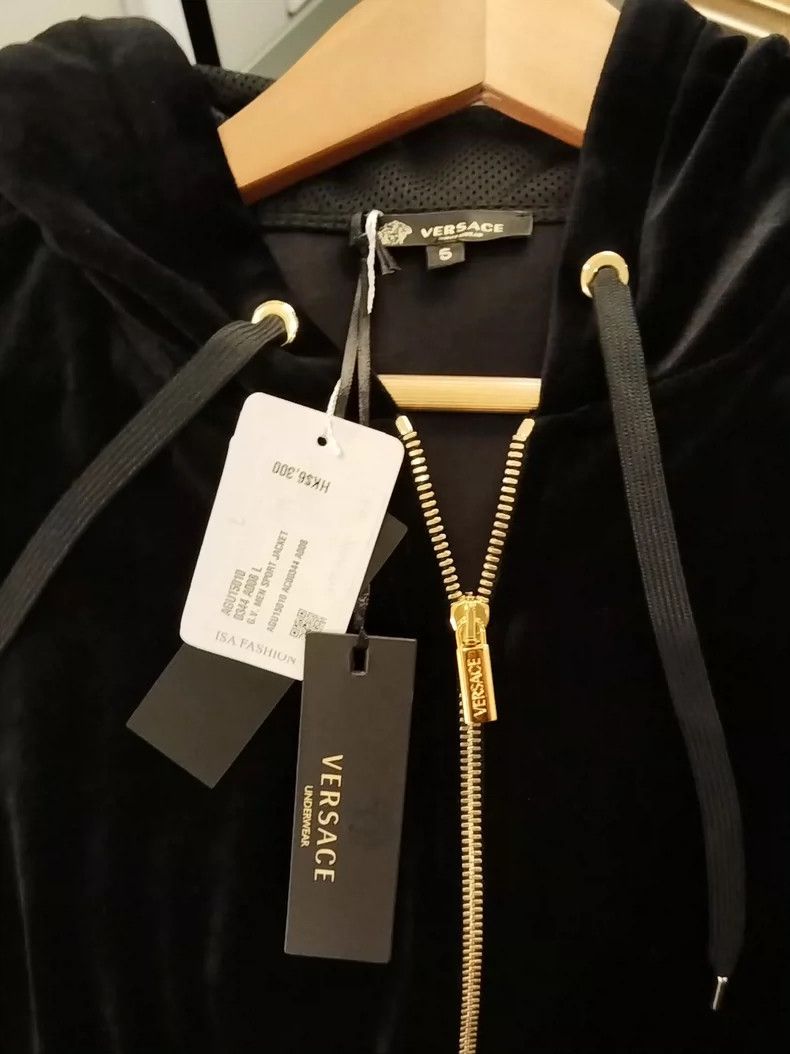 Versace Versace Black velvet hooded suit Size US XL / EU 56 / 4 - 8 Thumbnail