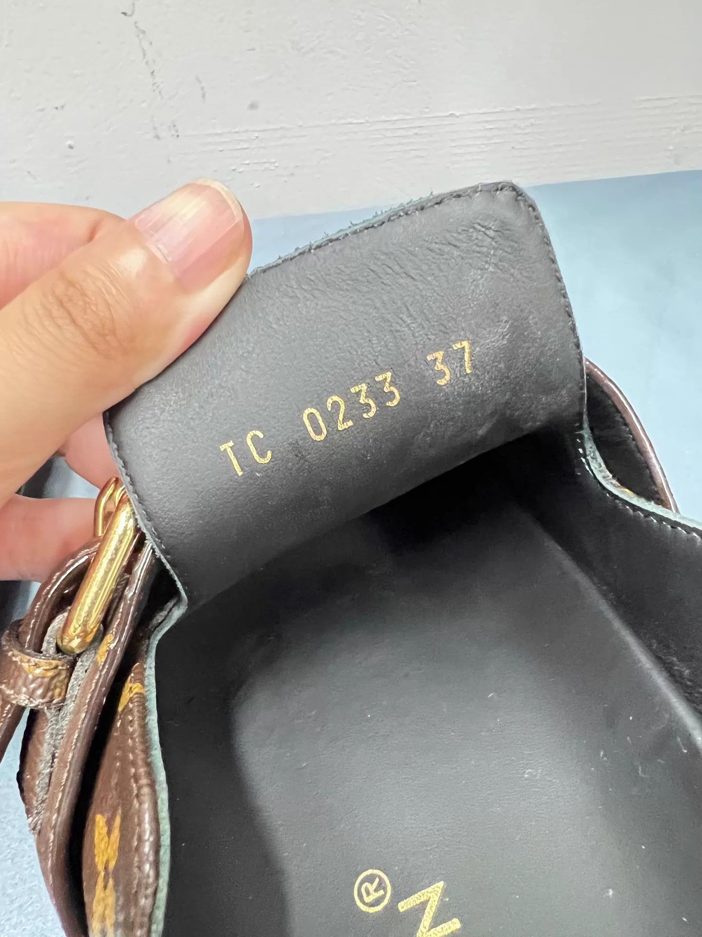 Louis Vuitton LV Cosy Lv Monogram Round Toe Mules 37 Worn Once Size US 6.5 / IT 36.5 - 7 Thumbnail