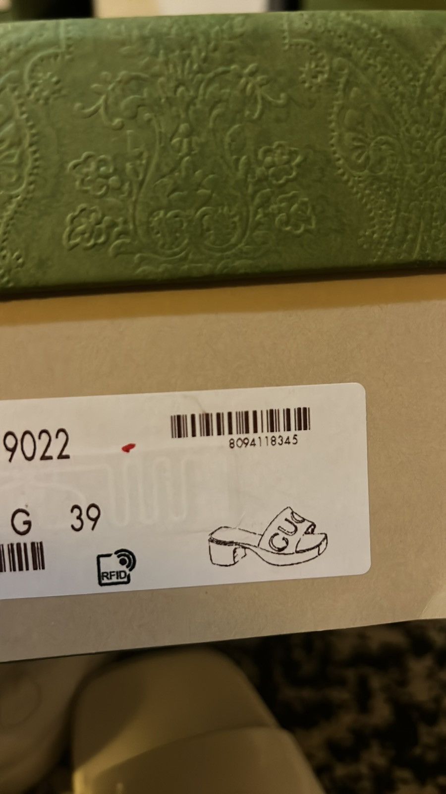 Gucci Gucci Rubber Logo Sandal Slipper size 39 Size US 9 / IT 39 - 7 Thumbnail