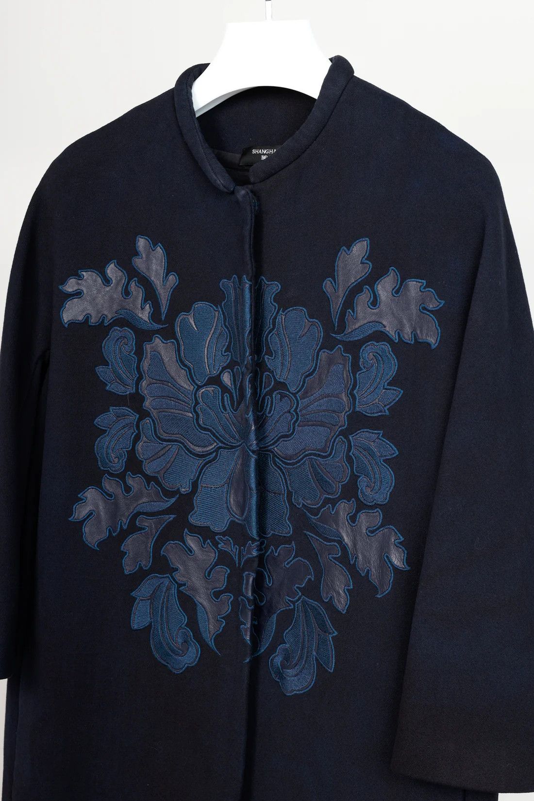 Shanghai Tang Shanghai Tang Navy Embroidered Leather-Applique Coat Size XS / US 0-2 / IT 36-38 - 3 Thumbnail