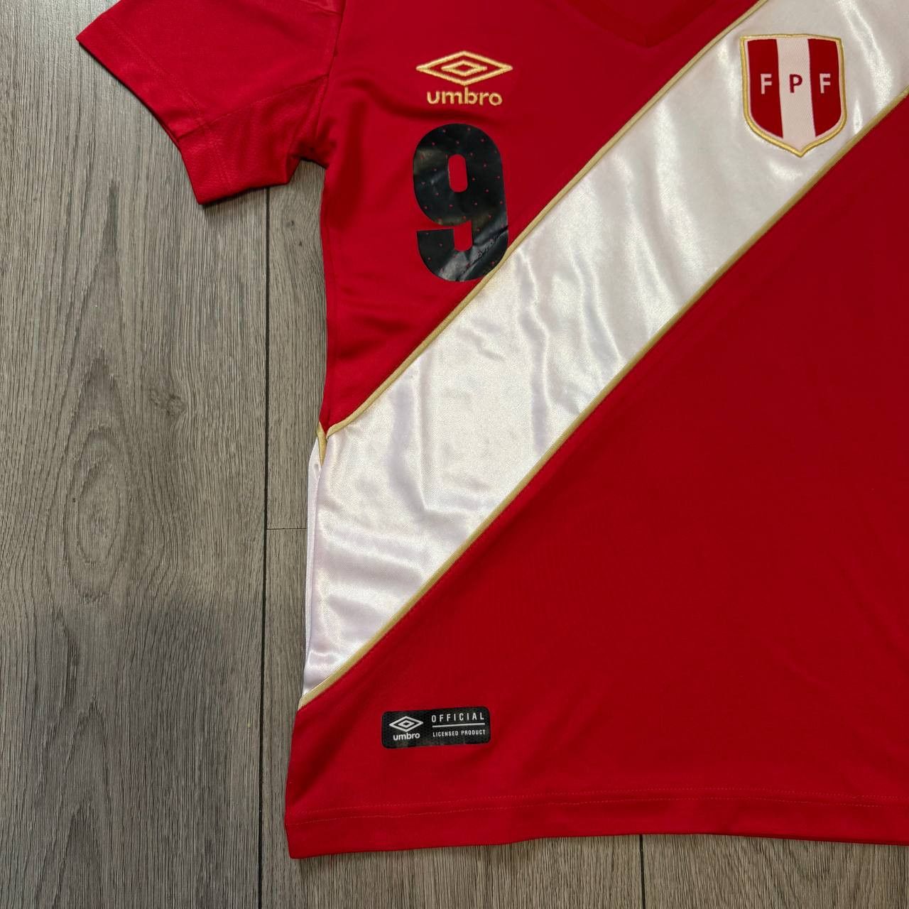Umbro UMBRO PERU 2018/2020 GUERRERO SOCCER FOOTBALL JERSEY Size US S / EU 44-46 / 1 - 4 Thumbnail