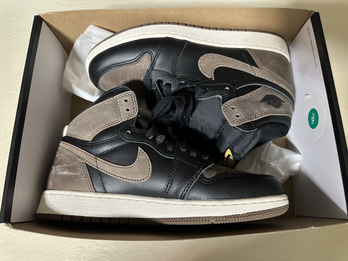Jordan Brand Air Jordan 1 Retro High OG “Dark Mocha” Size US 6 / EU 39 - 3 Thumbnail