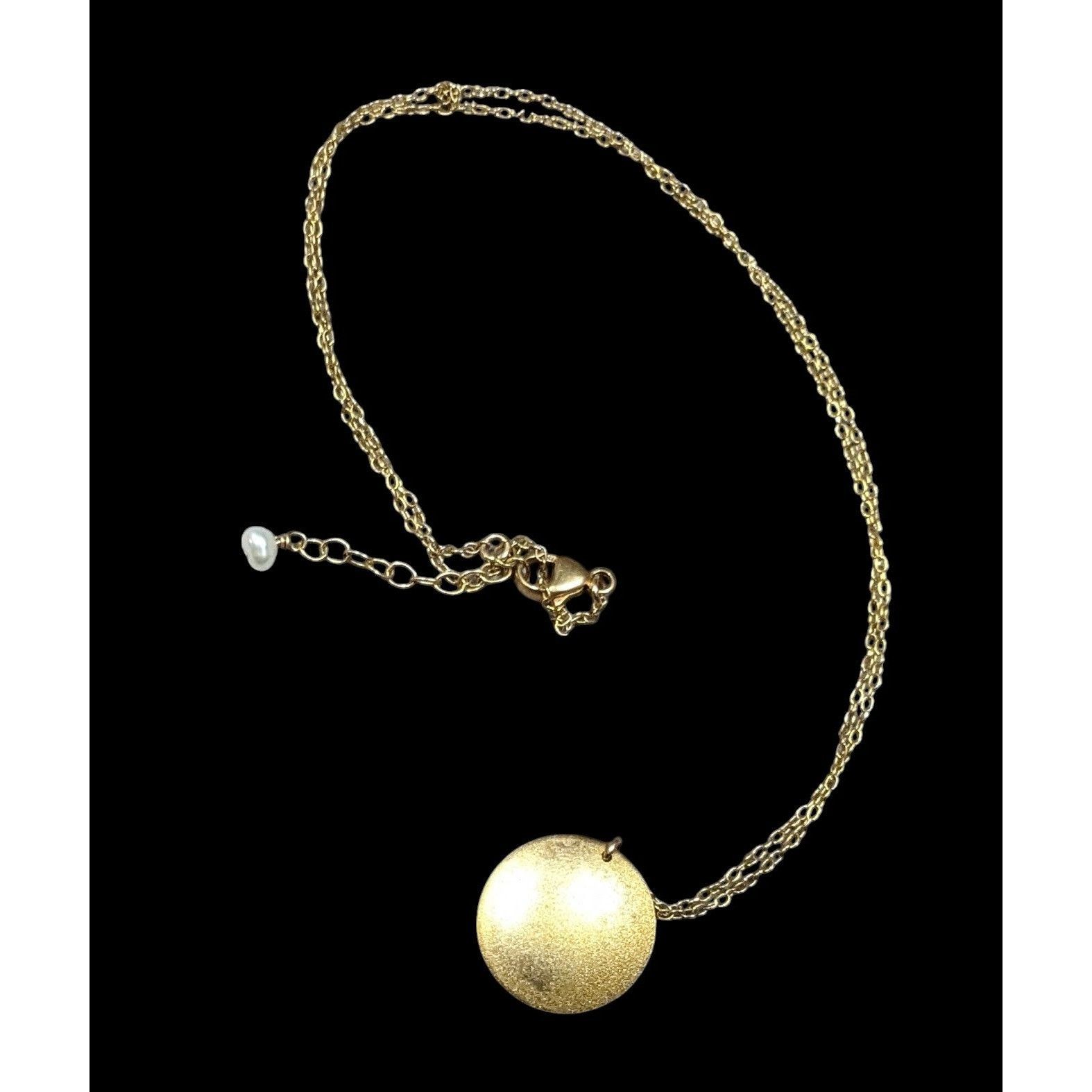 Other Modern Elegant Gold Tone Frosted Circle Pendant Necklace Size ONE SIZE - 2 Thumbnail