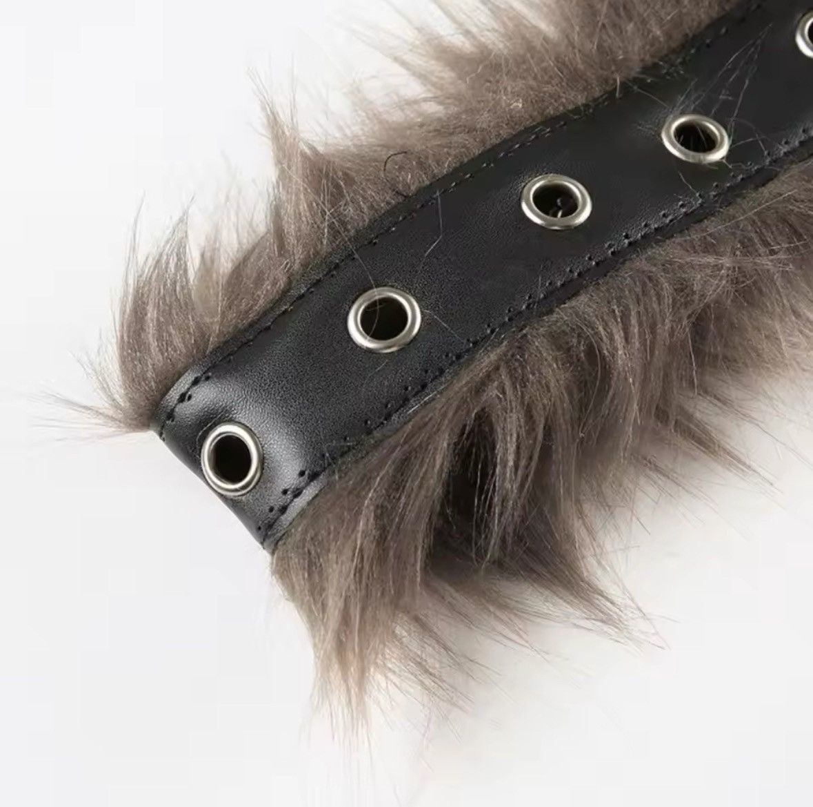 Designer × Vintage Fashion Faux Fur Punk Belt Trendy Luxury Design Pin Size ONE SIZE - 2 Thumbnail