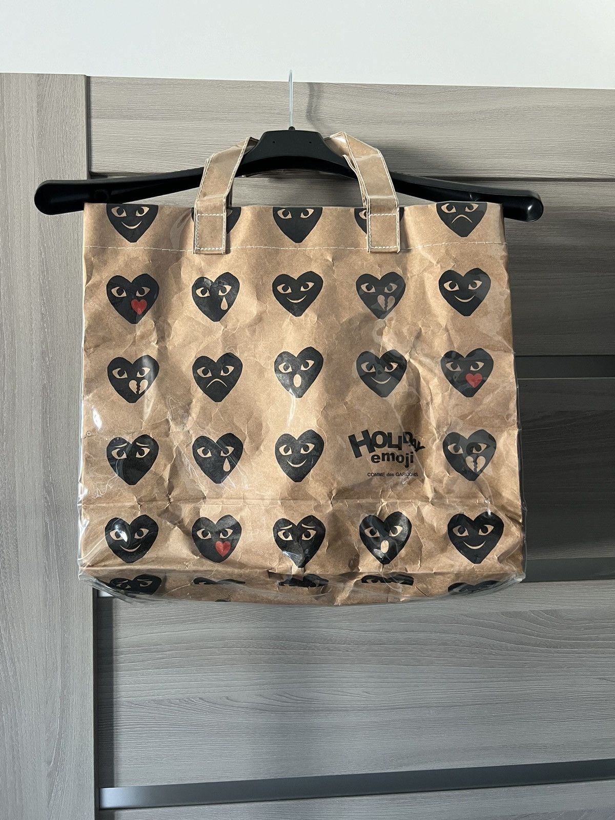 Comme des Garcons PLAY Comme des Garçons Play Holiday Emoji Paper/PVC Tote Bag Size ONE SIZE - 8 Thumbnail