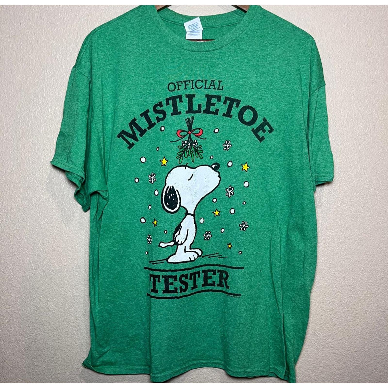Delta 🐶 Snoopy “Official Mistletoe Tester” Holiday Tee – Size XL Size US XL / EU 56 / 4 - 1 Thumbnail