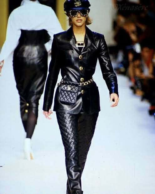 Chanel H/o 5k - Chanel Black Lambskin Leather Jacket FW92/93 Size M / US 6-8 / IT 42-44 - 1 Thumbnail