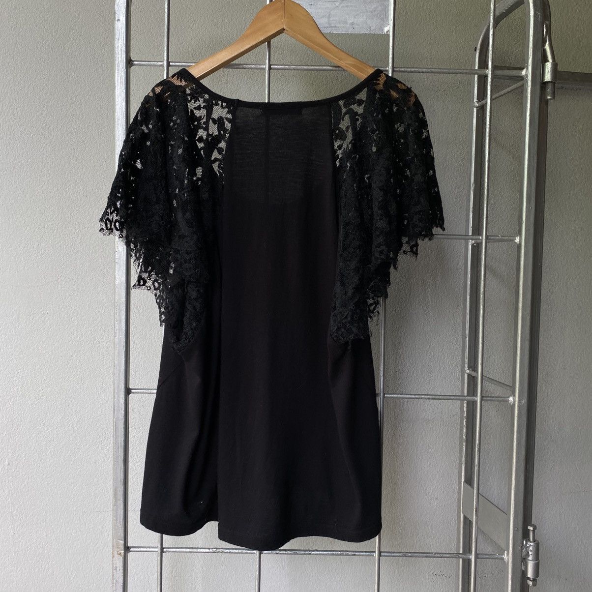 Tsumori Chisato Tsumori Chisato Black Tee with Sheer Lace Sleeves Size XS / US 0-2 / IT 36-38 - 2 Thumbnail