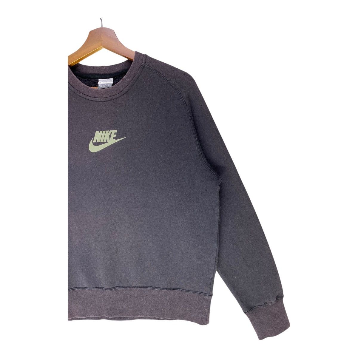 Nike Vintage Nike Swoosh Sweatshirt Center Logo Crewneck Size M Size US M / EU 48-50 / 2 - 4 Thumbnail